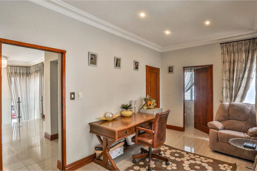 6 Bedroom Property for Sale in Birdwood Estate North West